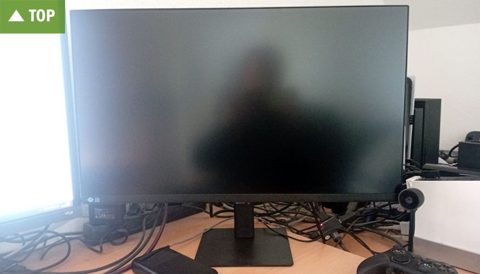    Foto eines neu gekauften Samsung-Monitors   