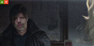 Screenshot des Videospiels "Resident Evil Requiem" mit einer Collage aus Leon Kennedy und einem M!-Mitarbeiter.