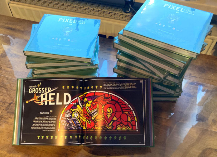 Zelda-Pixelfibeln gestapelt und ein aufgeschlagenes Exemplar